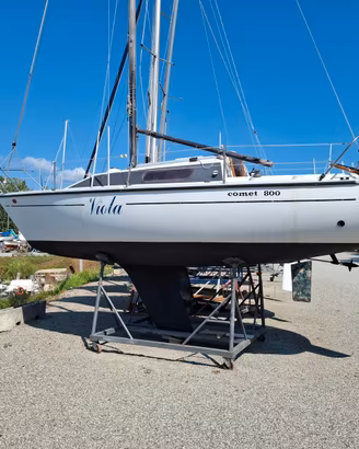 Barca a vela COMET 800 lago Maggiore