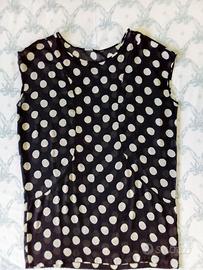 Vestito nero a pois beige in tessuto simil seta.
