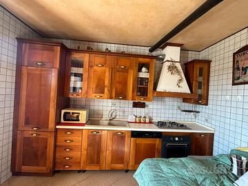 Camera da letto con cucina e immobili