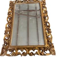 Specchio con cornice in legno dorata