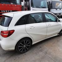 MERCEDES-BENZ B180 ANNO 2015 - RICAMBI