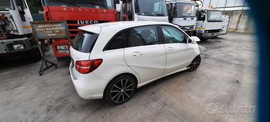 MERCEDES-BENZ B180 ANNO 2015 - RICAMBI
