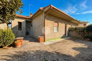 CASA SEMINDIPENDENTE A TARANO