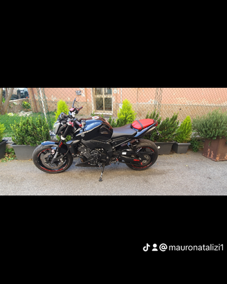Yamaha fz1 super accessoriata