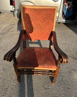 Sedia trono con cuscino in cuoio