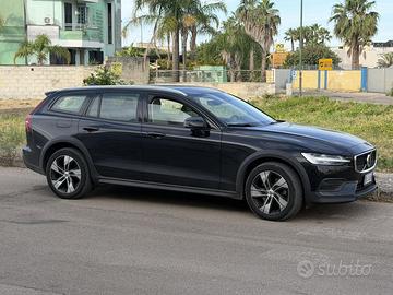Volvo V60 Cross Country B4 Core Plus