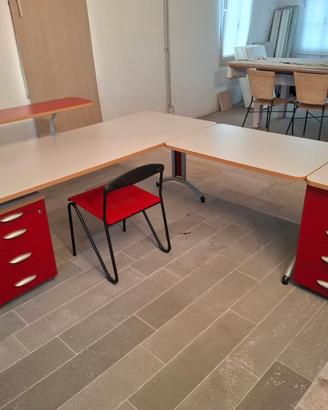 Scrivania e cassettiera per ufficio