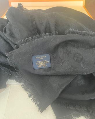 Stola nera Louis Vuitton