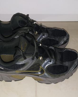 Scarpe neri Nike quasi nuove