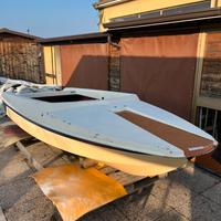 Motoscafo in vetroresina completo