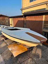 Motoscafo in vetroresina completo