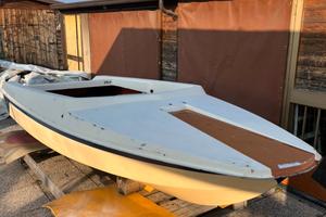 Motoscafo in vetroresina completo