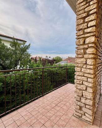 AMPIO TRILOCALE CON TERRAZZO ANGOLARE E GARAGE
