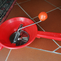 Passatutto in plastica