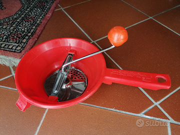 Passatutto in plastica