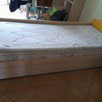 Letto singolo in legno
