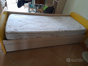 Letto singolo in legno