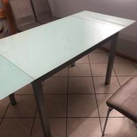 Tavolo in vetro temperato