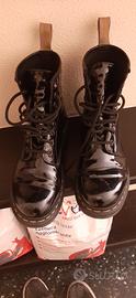Dr. Martens 