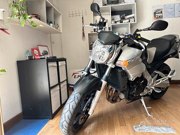 Suzuki gsr 600