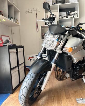 Suzuki gsr 600