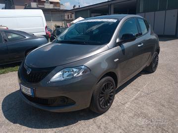 Lancia Ypsilon 1.0 FireFly 5 porte S&S Hybrid Silv