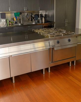 Isola cucina Zanussi 4 fuochi gas forno capp