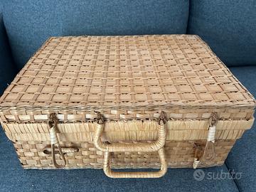 Set pic nic vimini e plastica lavabile. Nuovo