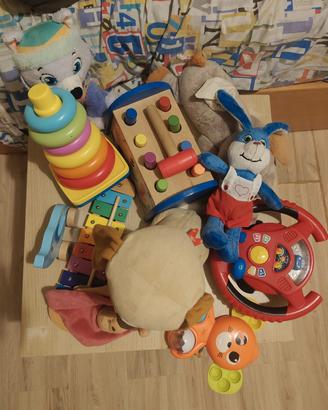 giocattoli e peluche vari