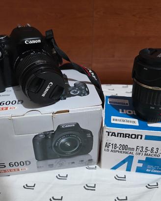 Reflex Canon EOS 600D con accessori e obiettivi 