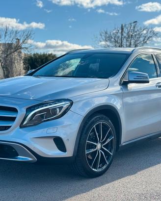 MERCEDES GLA 200D 136CV PREMIUM 2015