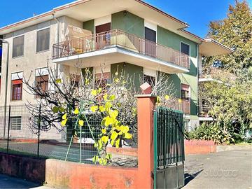 Casa indipendente con 3 alloggi
