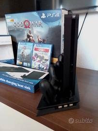 SONY PS4 da 1Tb con base, joystick e giochi