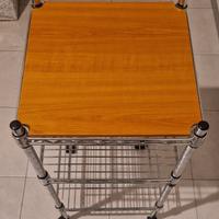 Carrello con ripiani in acciaio cromato