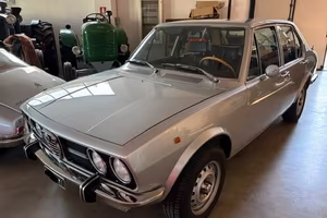 Alfa Romeo Alfetta scudo stretto prima serie 1800 