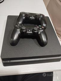 vendersi PlayStation 4 + 2 controller e 3 giochi.