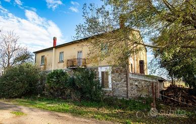 Casale nel cuore della Maremma,16 ettari di terra