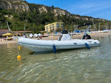 Gommone modello trimarchi motore mercury f40