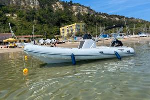 Gommone modello trimarchi motore mercury f40