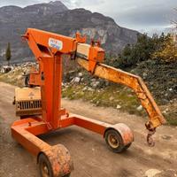 Gru semovente marca Valla 2500 kg di portata