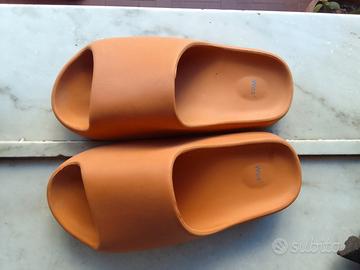  Ciabatte Yeezy Slides arancioni
