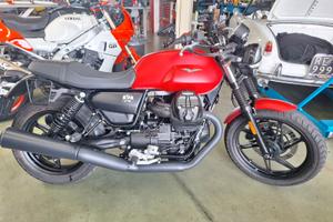 Moto Guzzi V7 stone