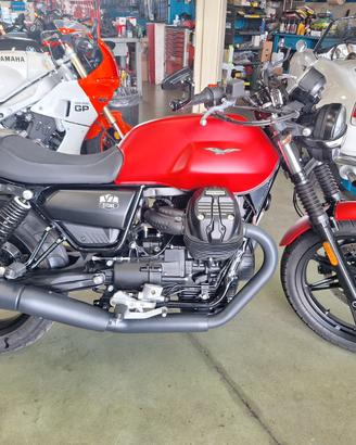 Moto Guzzi V7 stone