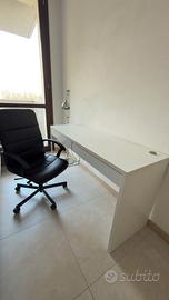 Scrivania Studio Sedia e Lampada