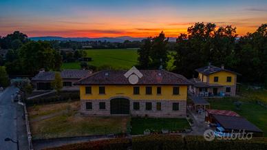 PORZIONE DI BIFAMILIARE A REGGIO NELL'EMILIA