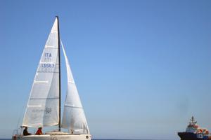 Imbarcazione a vela da regata minialtura