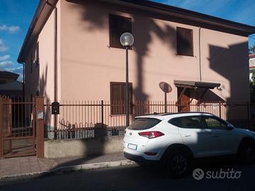 Primo piano, 6 letti, posto auto, 200mt dal mare