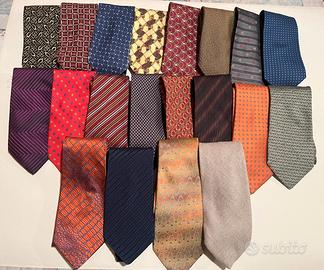 Collezione di 50 eleganti cravatte