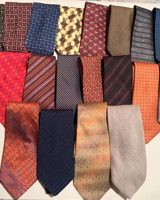 Collezione di 50 eleganti cravatte