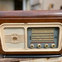 radio Vertola con giradischi